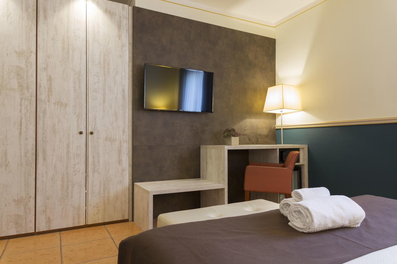 Hotel Ponte Di Rialto Крема Екстериор снимка