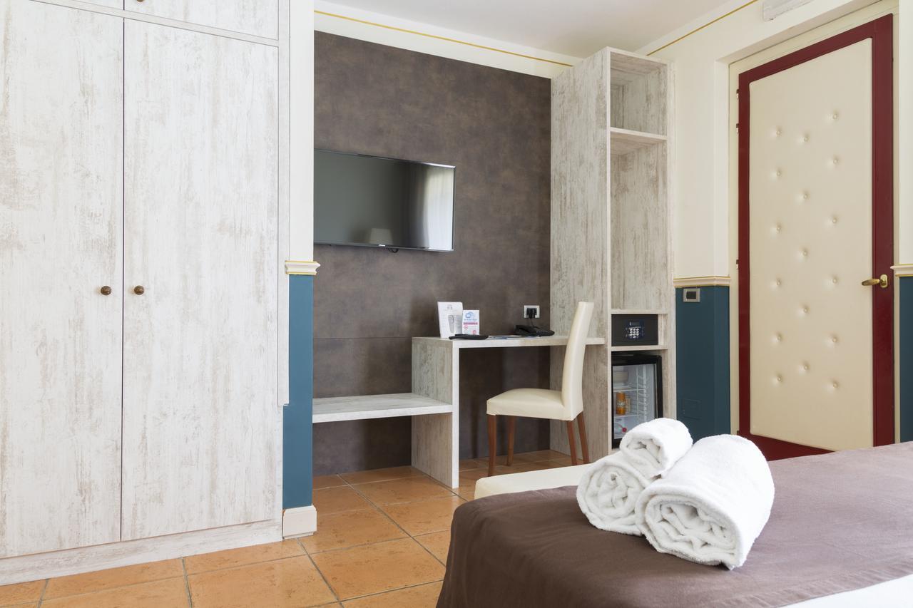 Hotel Ponte Di Rialto Крема Екстериор снимка