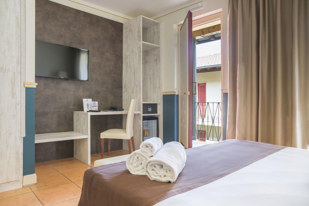Hotel Ponte Di Rialto Крема Екстериор снимка