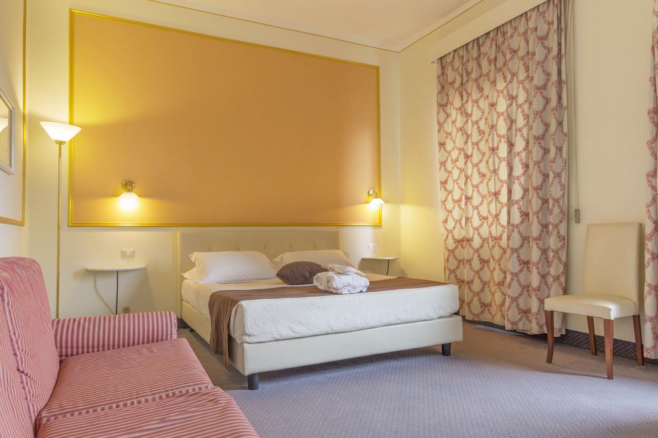 Hotel Ponte Di Rialto Крема Екстериор снимка