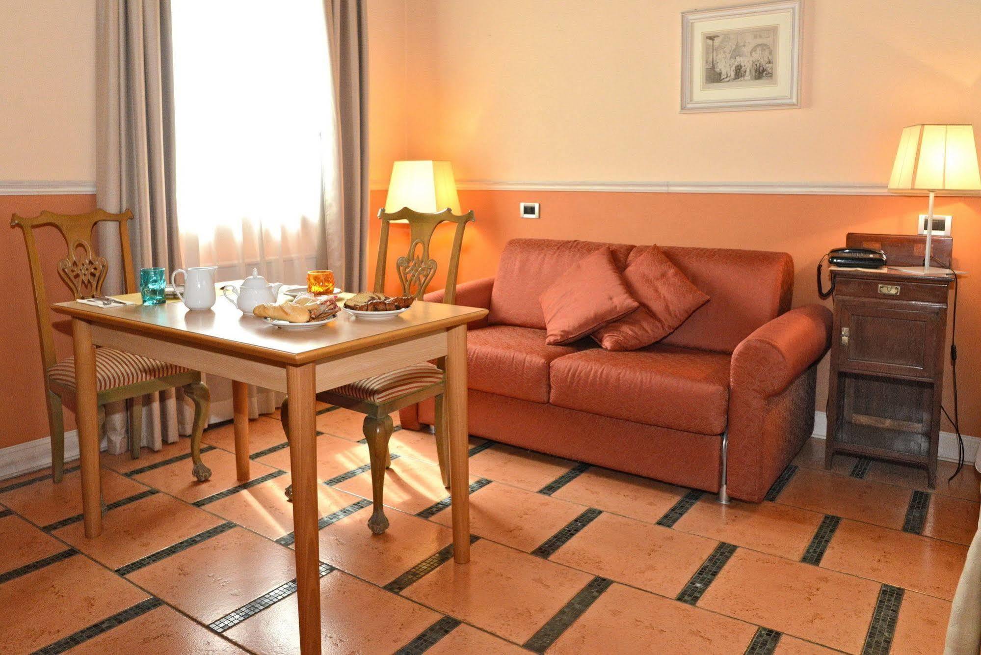 Hotel Ponte Di Rialto Крема Екстериор снимка